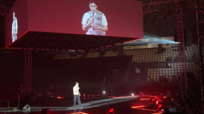 Konser Junny di Tennis Indoor Senayan