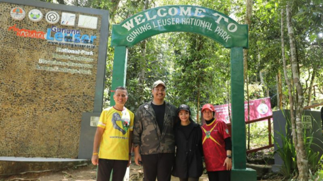 Menpora RI, Dito Ariotedjo (tengah)