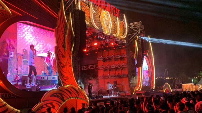 Penampilan Gigi di Singaraja Fest.
