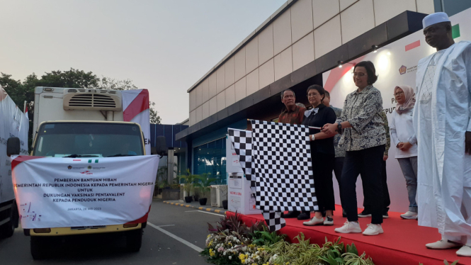 Pelepasan vaksin pentavalent di area halaman Gedung B Bea Cukai Bandara Soetta