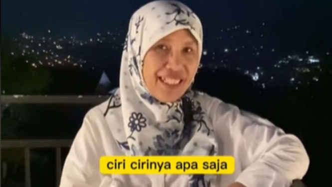 Mom Puryayi, Praktisi Supranatural.
