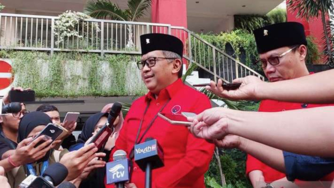 Sekretaris Jenderal PDI Perjuangan Hasto Kristiyanto memberi keterangan.