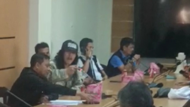Warga Marah di Ruang Rapat DPRD Garut terkait harga gas 3 Kg
