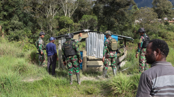 VIVA Militer: Pasukan Yonif Para Raider 305/Tengkorak, Kostrad di Intan Jaya.