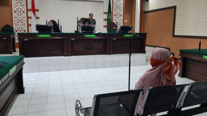 Sidang Masriah si penyiram air kencing di PN Sidoarjo.