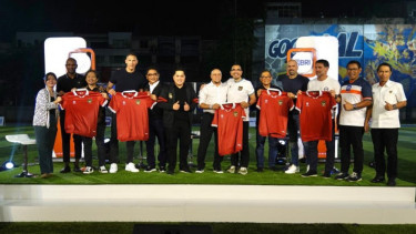 legenda sepakbola dunia rayakan ulang tahun ketum pssi