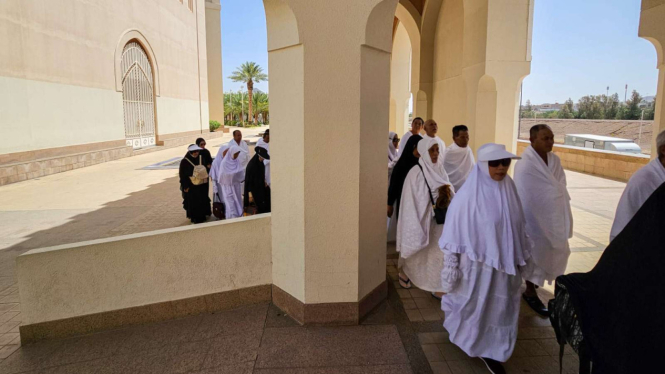 Jemaah haji mengambil miqot di Bir Ali, Madinah