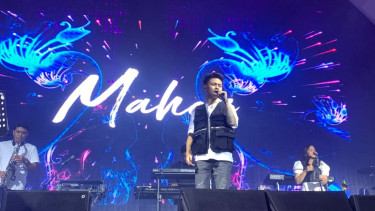 Mahen di acara Hangout Playlist Music Festival.