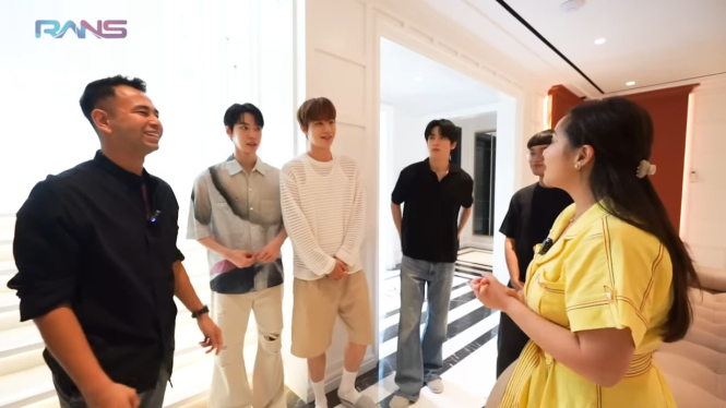 NCT Dojaejun di rumah Raffi Ahmad.