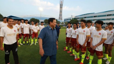 Prabowo Subianto mengunjungi pelatihan Garudayaksa-Persib di Aspire Academy