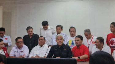 Bakal calon presiden Ganjar Pranowo meresmikan Rumah Aspirasi Relawan Pemenangan Ganjar Presiden 2024 di Jalan Diponegoro, Jakarta Pusat, Kamis, 1 Juni 2024.