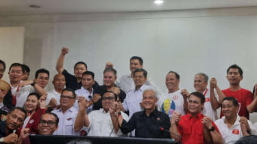 Bakal calon presiden Ganjar Pranowo meresmikan Rumah Aspirasi Relawan Pemenangan Ganjar Presiden 2024 di Jalan Diponegoro, Jakarta Pusat, Kamis, 1 Juni 2024.