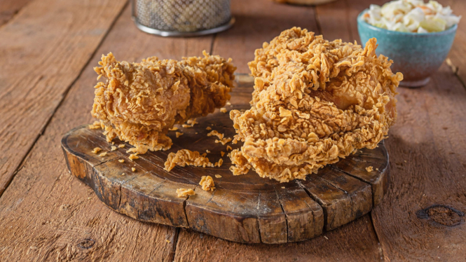 Ilustrasi ayam goreng.