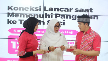 Smartfren luncurkan kartu perdana umrah dan haji.