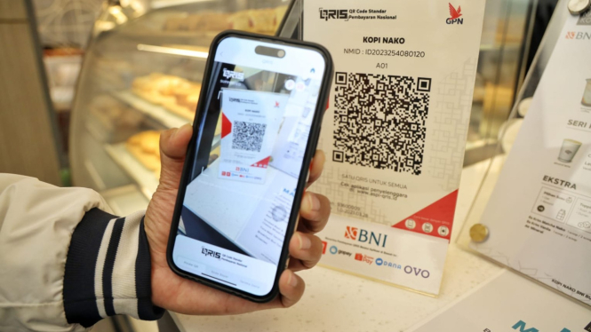 Transaksi non tunai menggunakan QRIS BNI Mobile Banking