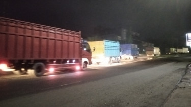Truk Batu Bara Bikin Macet Jalan Nasional Jambi Puluhan Kilometer