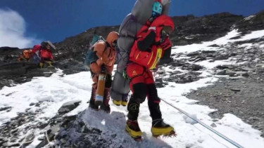 Sherpa Everest dalam penyelamat