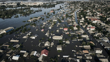 Dampak banjir akibat jebolnya Bendungan Nova Kakhovka di Kherson, Ukraina