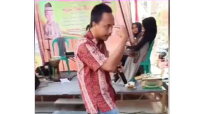 Suara dan Gaya Bernyanyi Mirip Arman Maulana Band Gigi