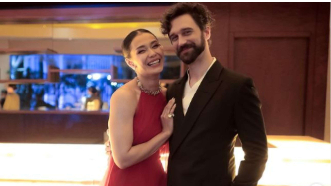 Adinia Wirasti dan Michael Wahr
