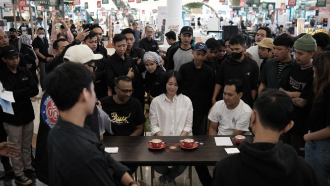 Kompetisi Latte Art. 