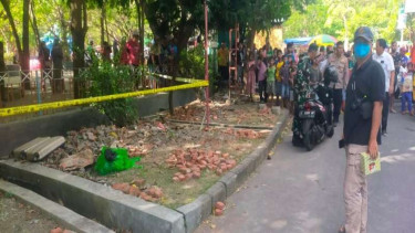 Tas plastik hijau berisi potongan tubuh manusia ditemukan di Surabaya.
