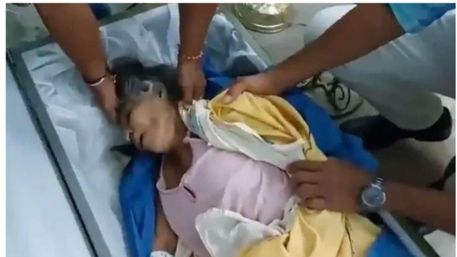 Wanita 76 tahun yang  hidup kembali setelah dinyatakan meninggal dunia.