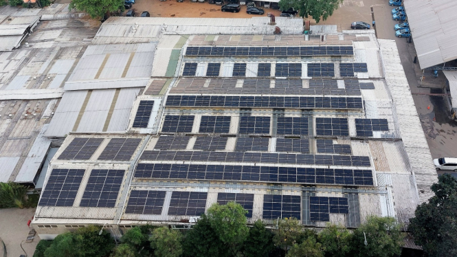 Bluebird Bangun Panel Surya Kapasitas 215,6 kWp