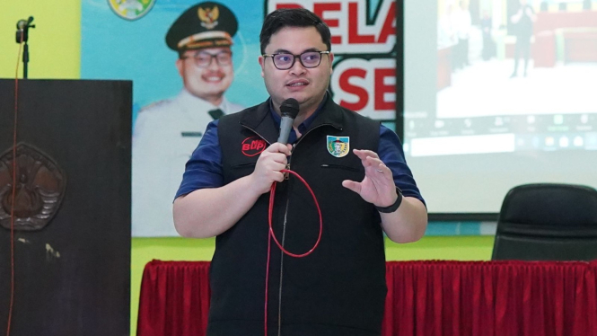 Bupati Kediri, Hanindhito Himawan Pramana
