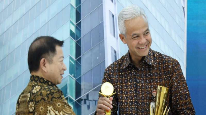 Ganjar Pranowo meraih Penghargaan Pembangunan Daerah (PPD) Bappenas RI