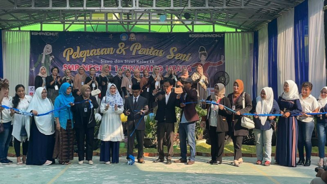 Komite Sekolah Bersama Wali Murid di SMPN 1 Cikarang Utara.