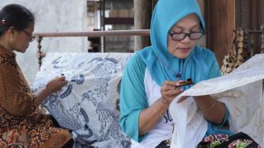 Pembatik di Solo.