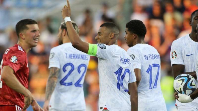 Pemain Timnas Prancis Kylian Mbappe rayakan gol