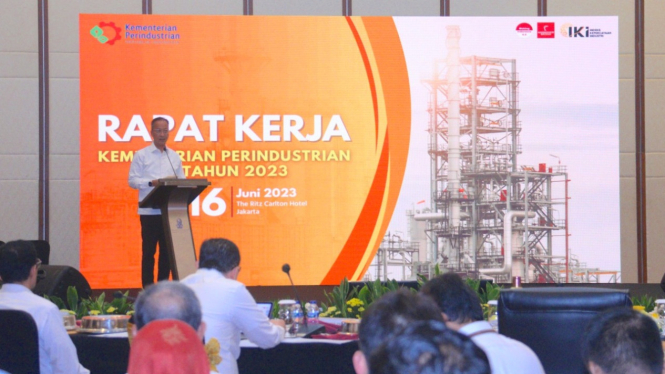 Menteri Perindustrian, Agus Gumiwang Kartasasmita