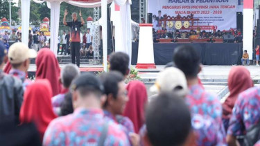 Gubernur Jawa Tengah Ganjar Pranowo bertemu ribuan perangkat desa