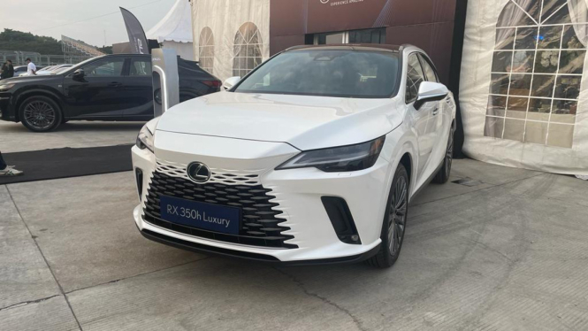 VIVA Otomotif: Lexus RX 350h Luxury