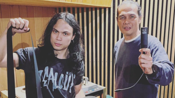 Pay Burhan dan Opop Zealous