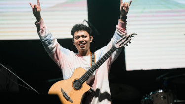 Gitaris Soegi Bornean, Bajazzpe atau Bagas Prasetyo.