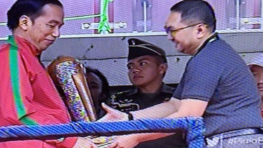 Presiden Jokowi bersama Lalu Mara