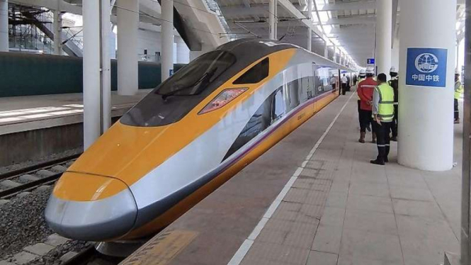 Kereta Cepat Jakarta-Bandung (KCJB) di Stasiun Tegalluar Kabupaten Bandung
