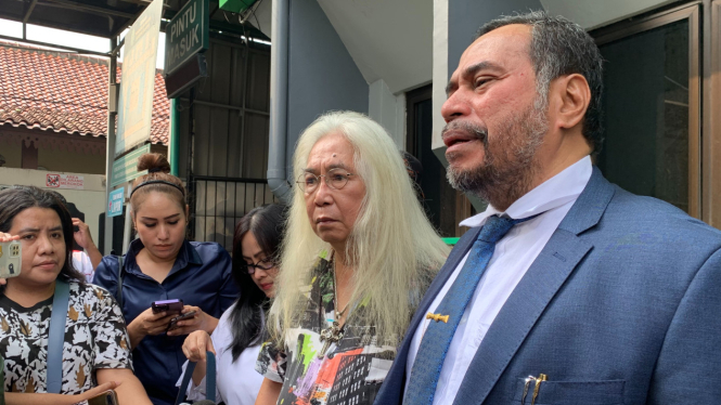 Gideon Tengker dan Kuasa Hukumnya
