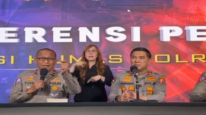 Direktur Regident Korlantas Polri Brigjen Yusri Yunus saat jumpa pers