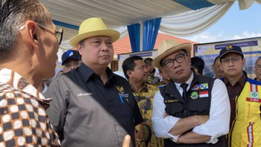 Menko Ekonomi Airlangga Hartarto dan Gubernur Jabar Ridwan Kamil.