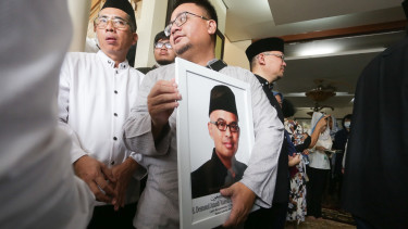 Desmond Junaidi Mahesa Meninggal Dunia