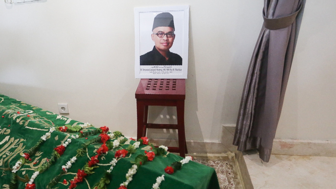 Desmond Junaidi Mahesa Meninggal Dunia