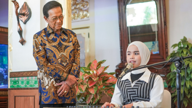 Penampilan Putri Ariani bernyanyi dihadapan Sri Sultan HB X