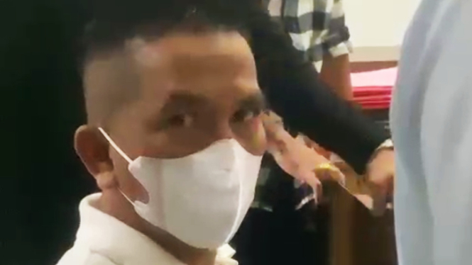 AKBP Achiruddin Hasibuan saat diserahkan ke Kejari Medan