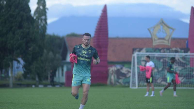 Gelandang Persib Bandung, Marc Klok