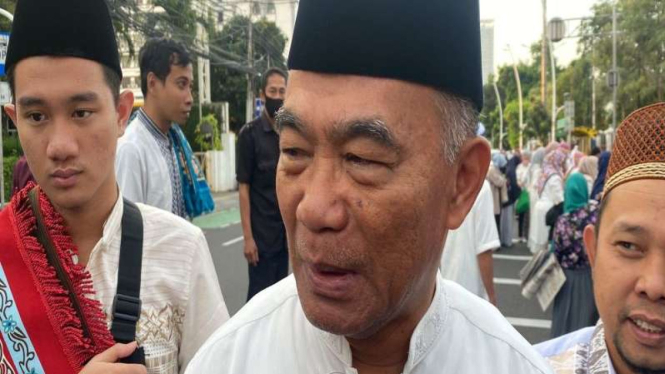 Menko PMK Muhadjir Effendy laksanakan salat Id di Kantor PP Muhammadiyah.