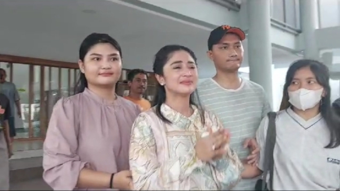Dewi Perssik